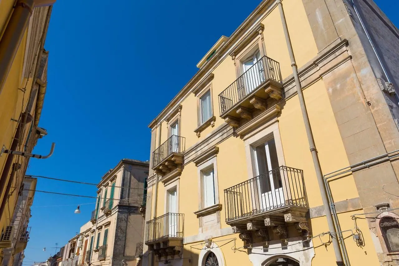 Central Apartments Noto